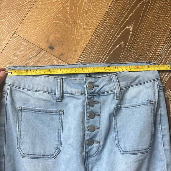 Like new stretchy Fashion Nova high waist wide leg jeans. Size 28 - Picture 4 of 6